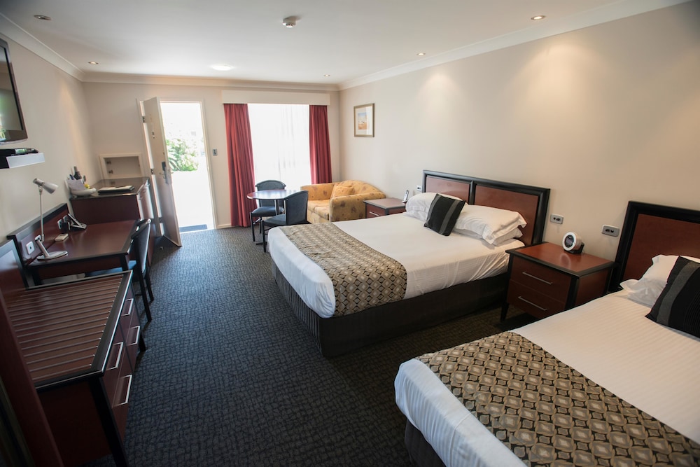 Best Western Plus All Settlers Motor Inn 23/34