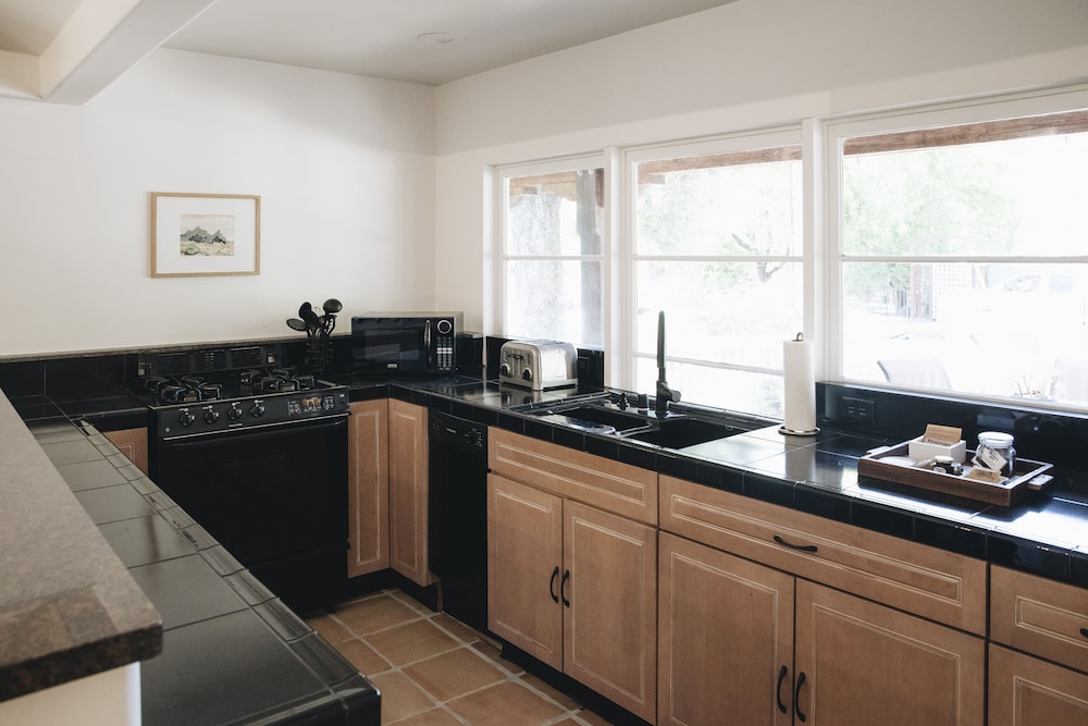 Cottage Inn & Spa 58/72