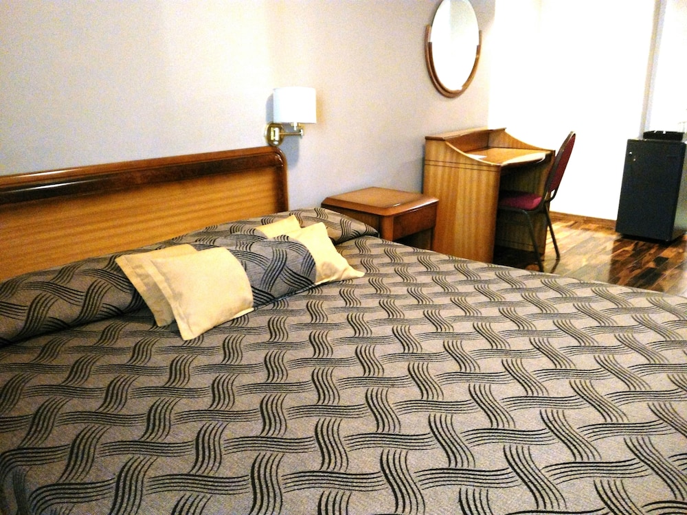 Tritone Hotel Ex Dazzler Tritone 4/49