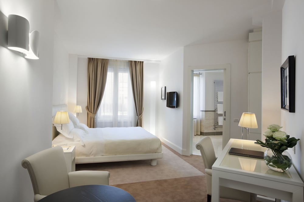 DELUXE, DOUBLE BED
