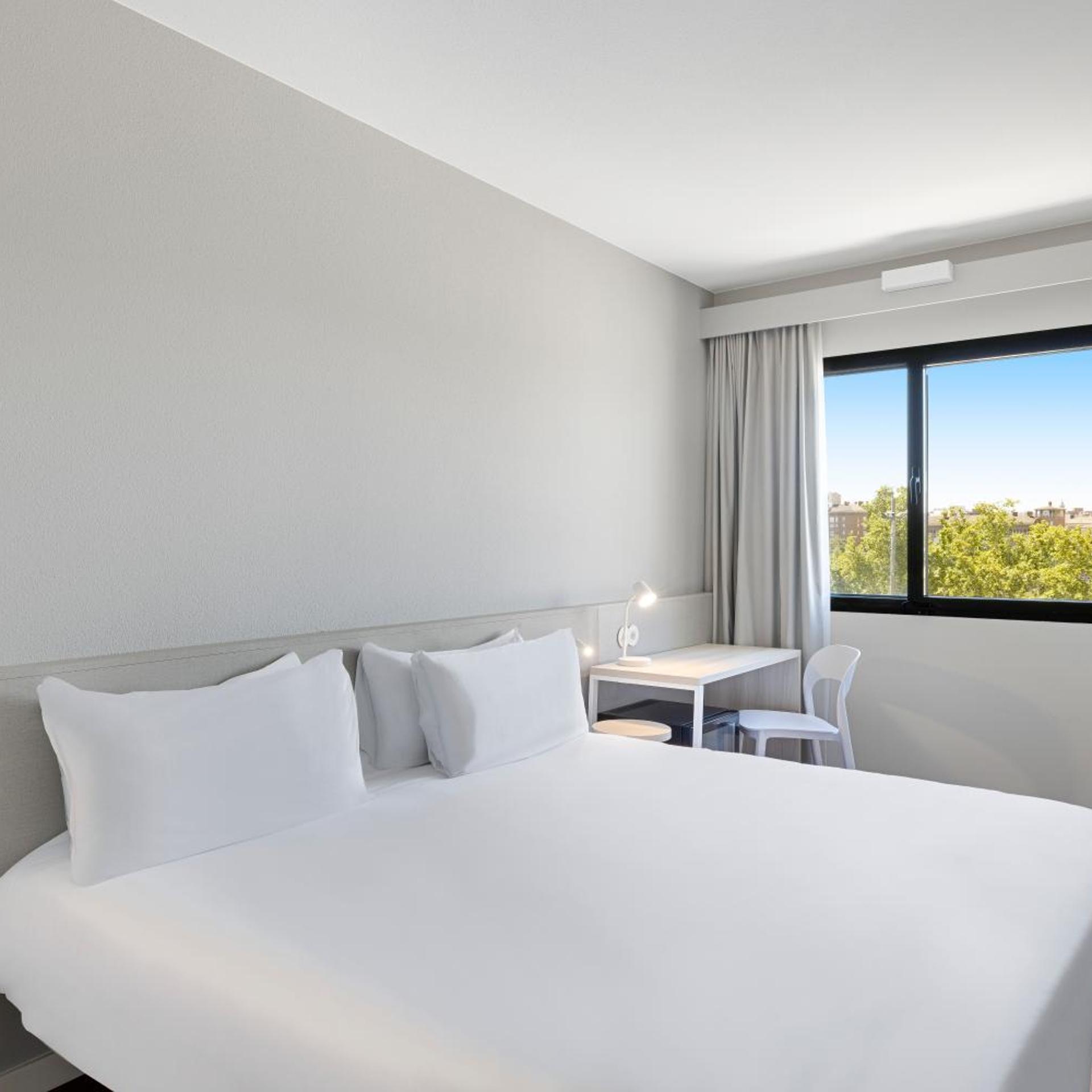 DELUXE, DOUBLE BED, CASTLE VIEW