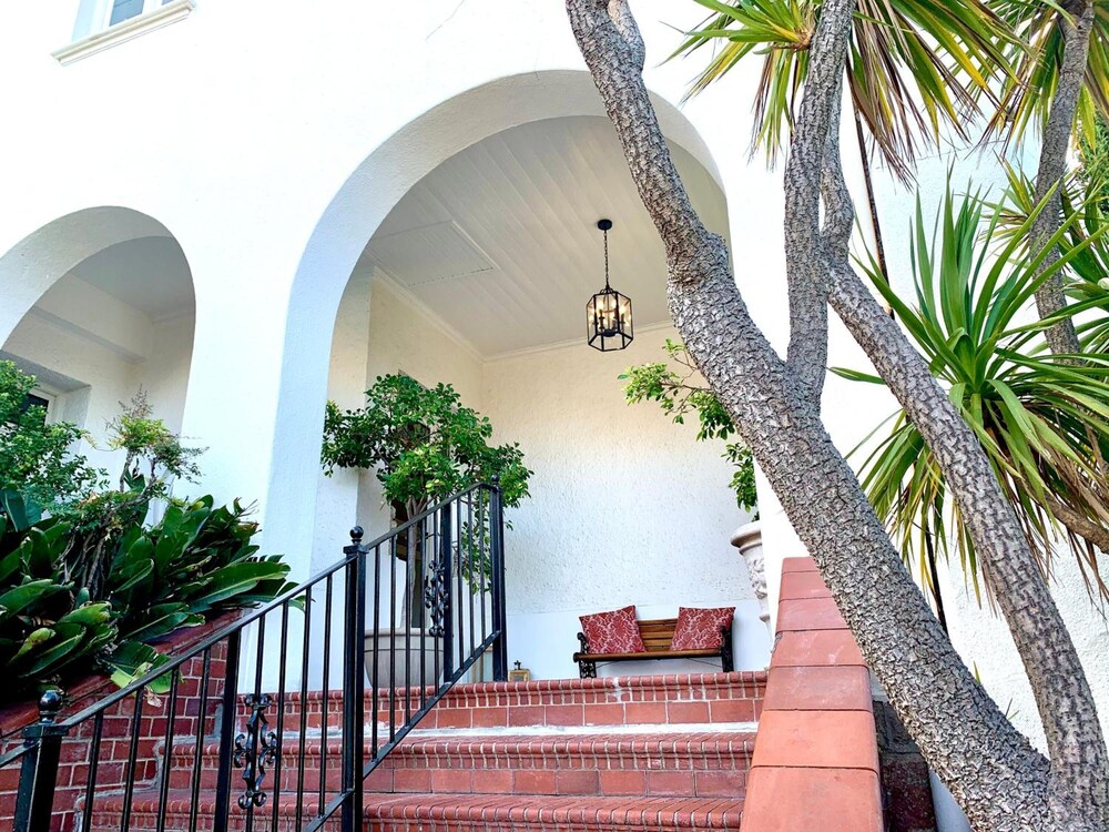 Abbey Manor Luxury Guesthouse 6/70