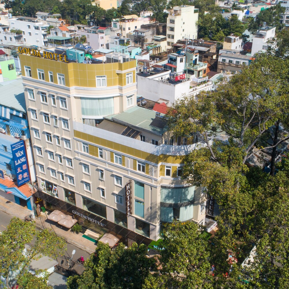 Golda Hotel 2/38