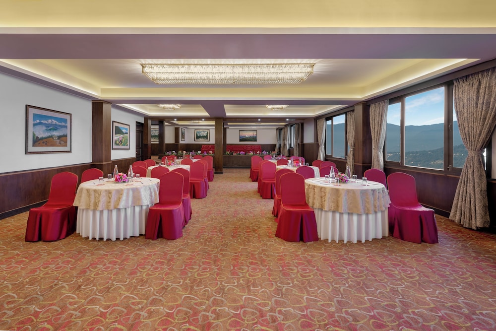 Denzong Regency- Luxury Mountain Retreat Spa & Casino 19/23