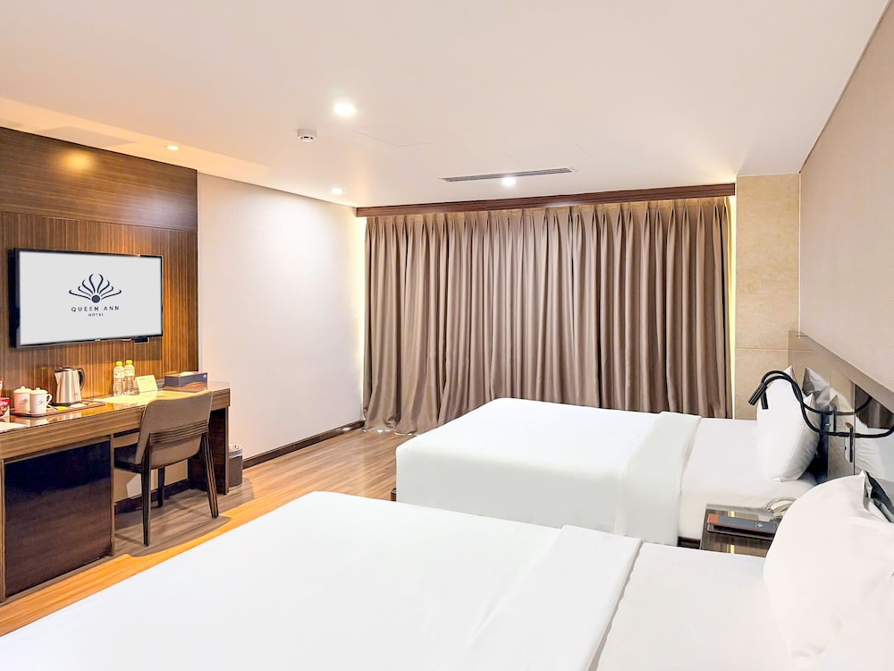 غرفة بريميير عائلية بسريرين كوين بإطلالة على المدينة، QUEEN ANN HOTEL 6/10