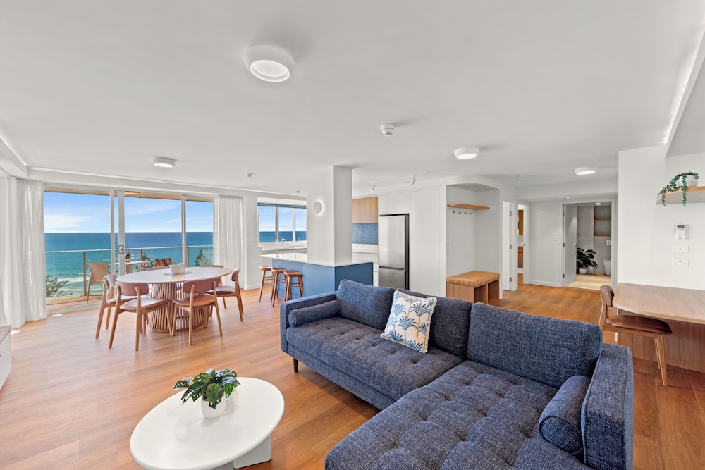 Pacific Regis Apartments 64/79