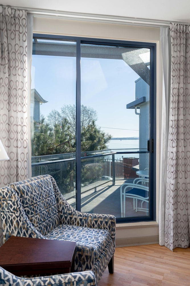 Ocean Promenade Hotel 29/69