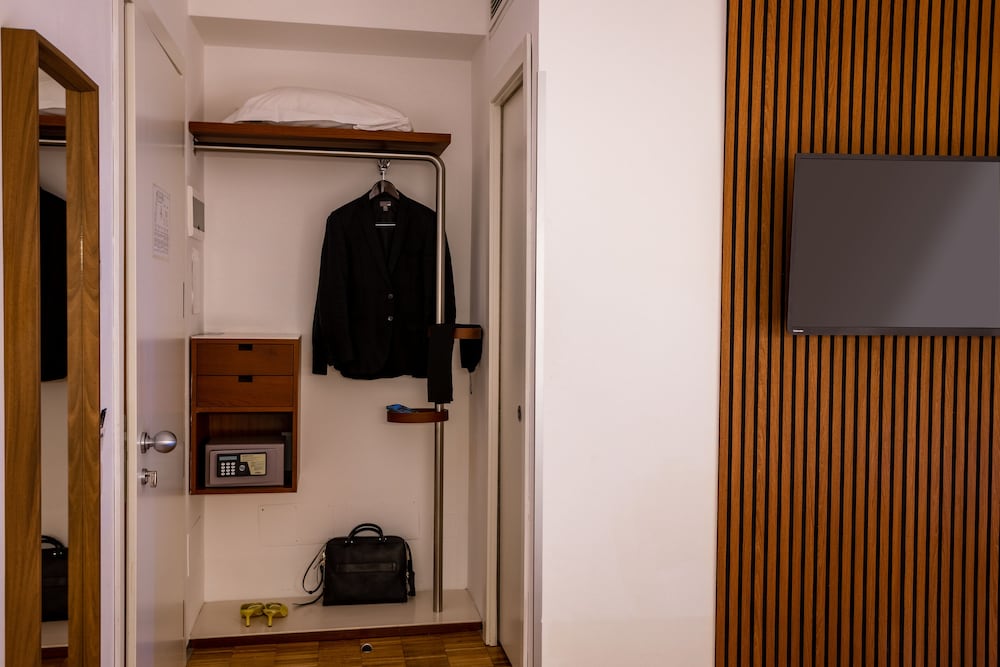 Black Hotel Rome 32/60