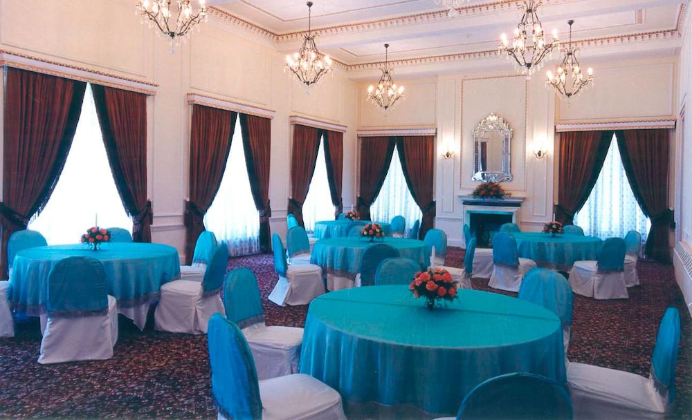 The Lalit Grand Palace 60/68