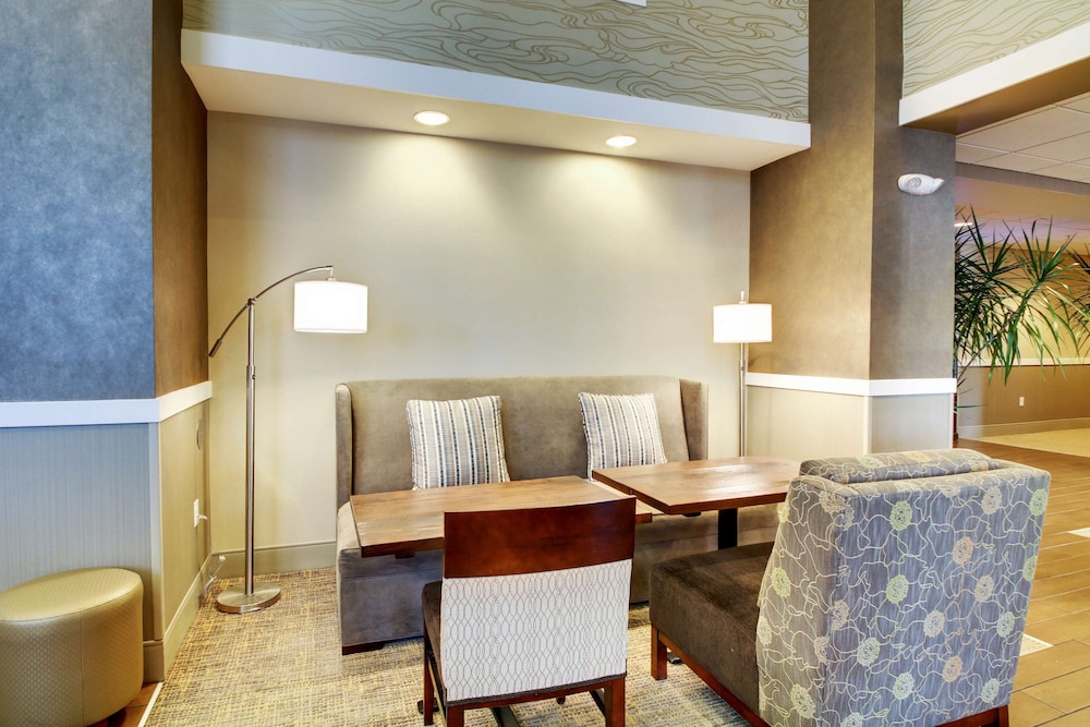 Hampton Inn & Suites Milwaukee West 45/64