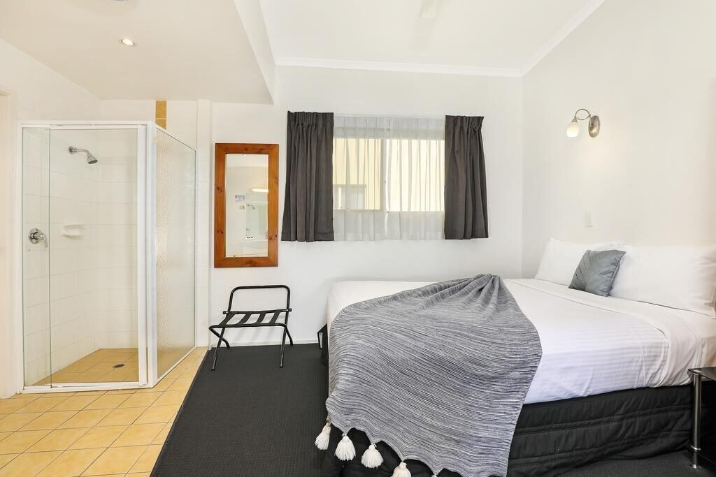 Spa, Suite, Queen Bed