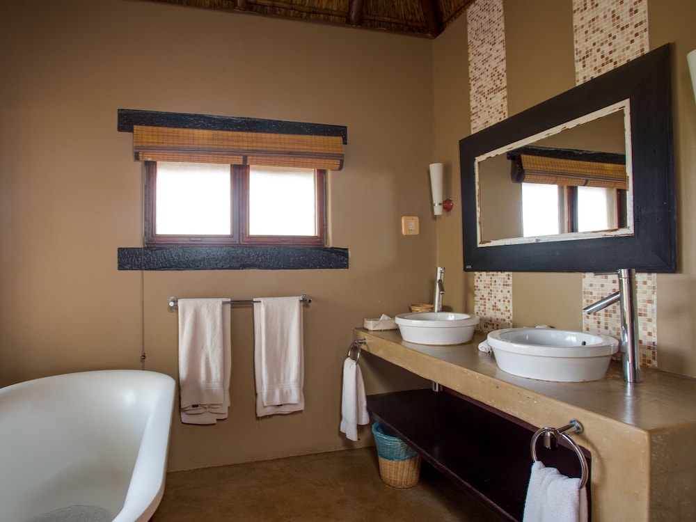 MADIKWE RIVER LODGE 42/42