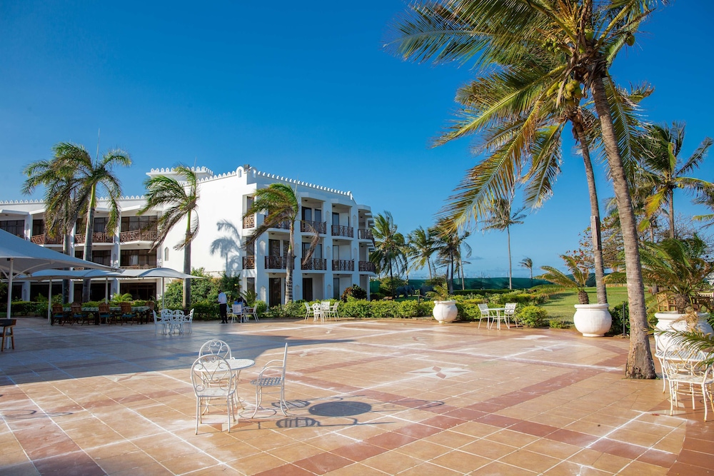 Golden Tulip Dar Es Salaam 63/71