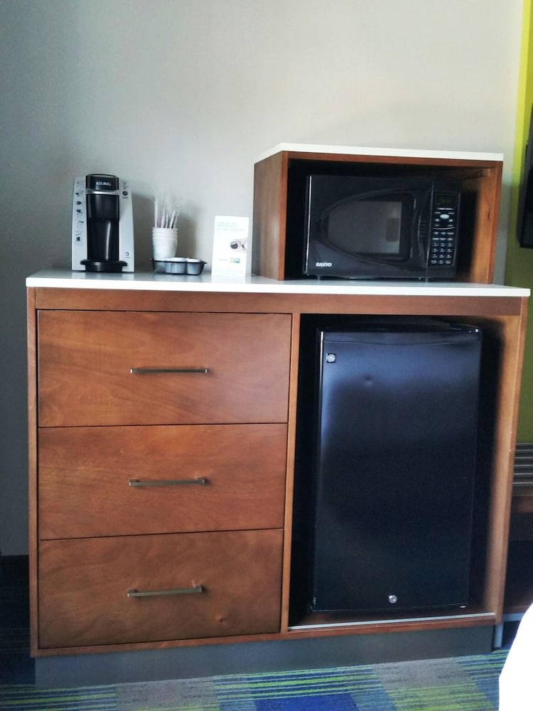 Holiday Inn Express Hotel And Suites Clifton Park 32/55