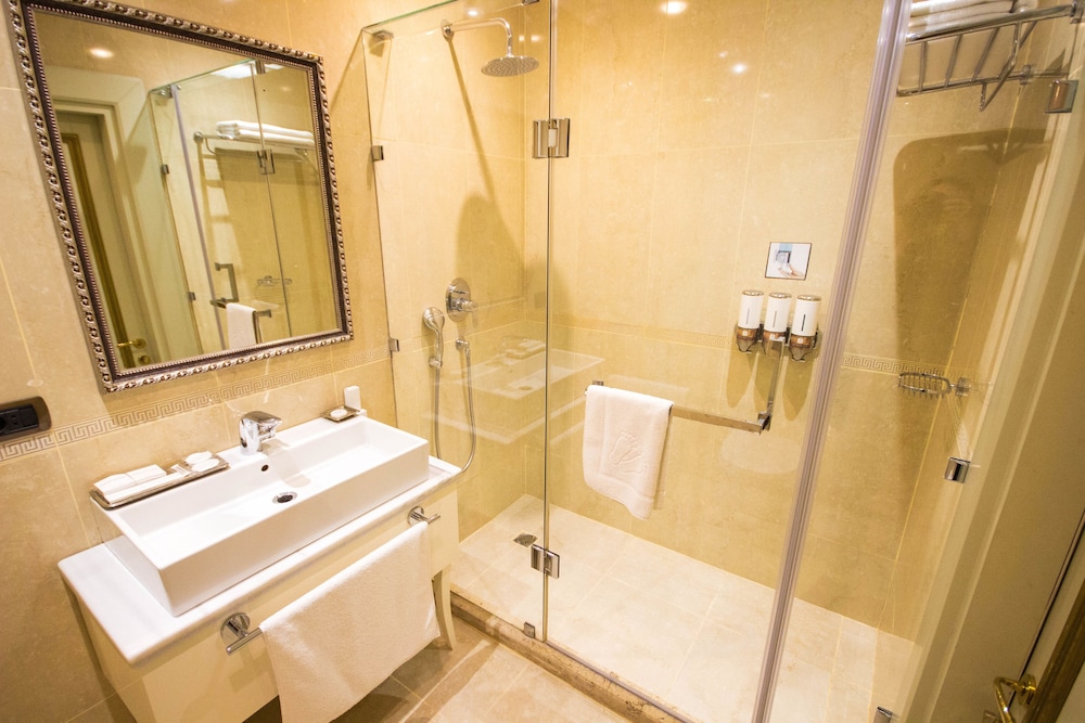 Sapphire Inn Hotel 32/37