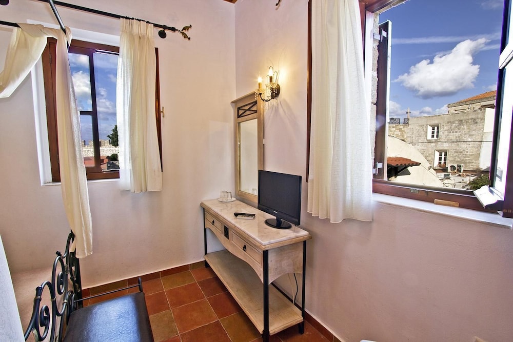 Camelot Traditional And Classic Hotel 56/56