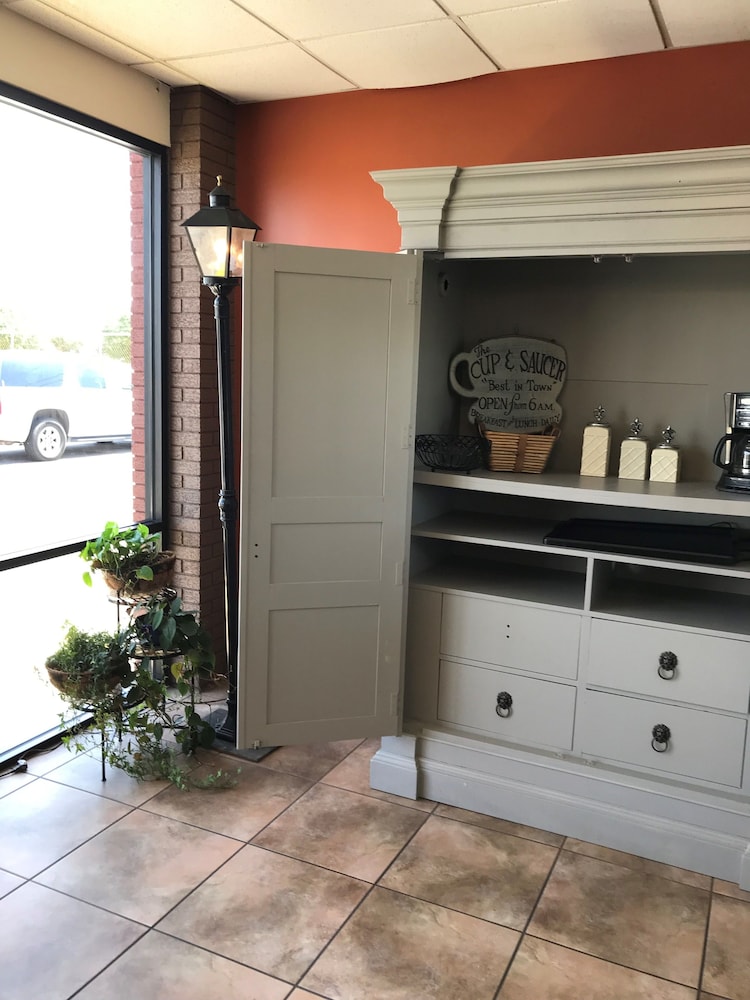 Studio Suites Extended Stay 6/41