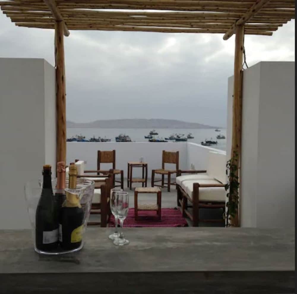 BAMBOO LODGE PARACAS 47/52