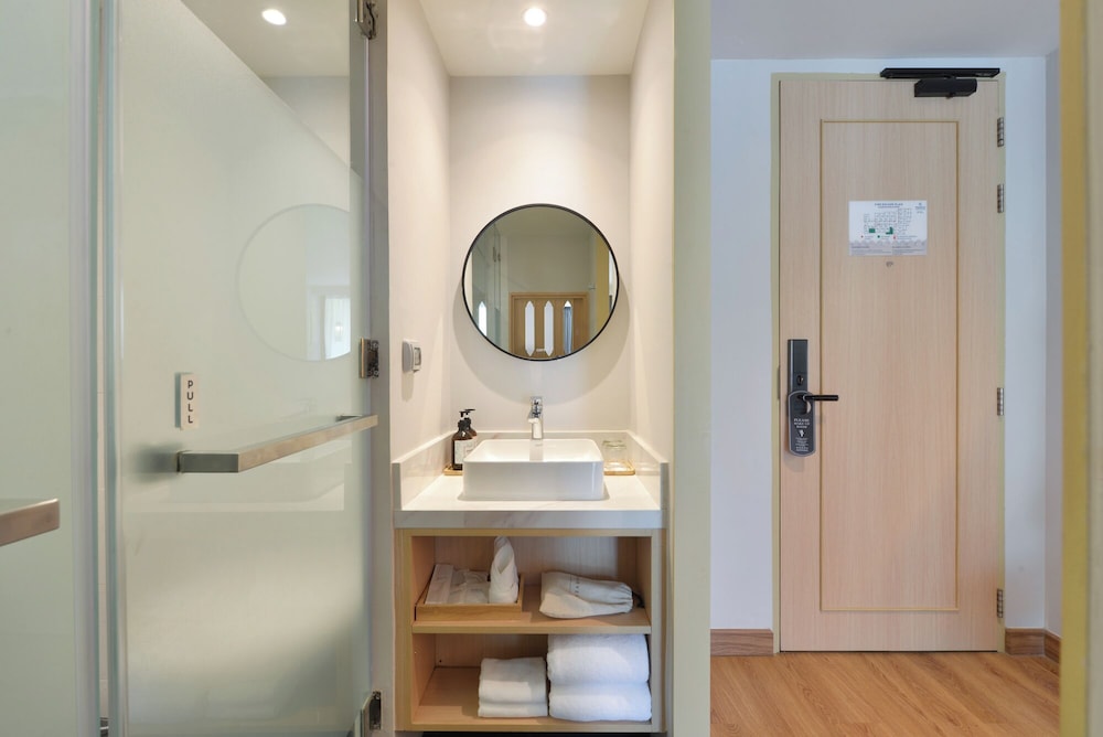 March Hotel & Suite Riverside 57/60
