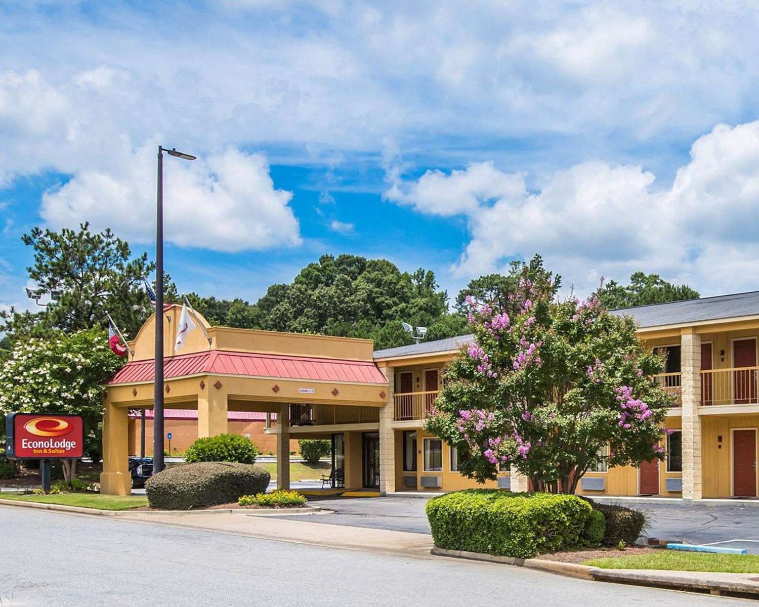 Econo Lodge Inn & Suites at Fort Moore 2/31