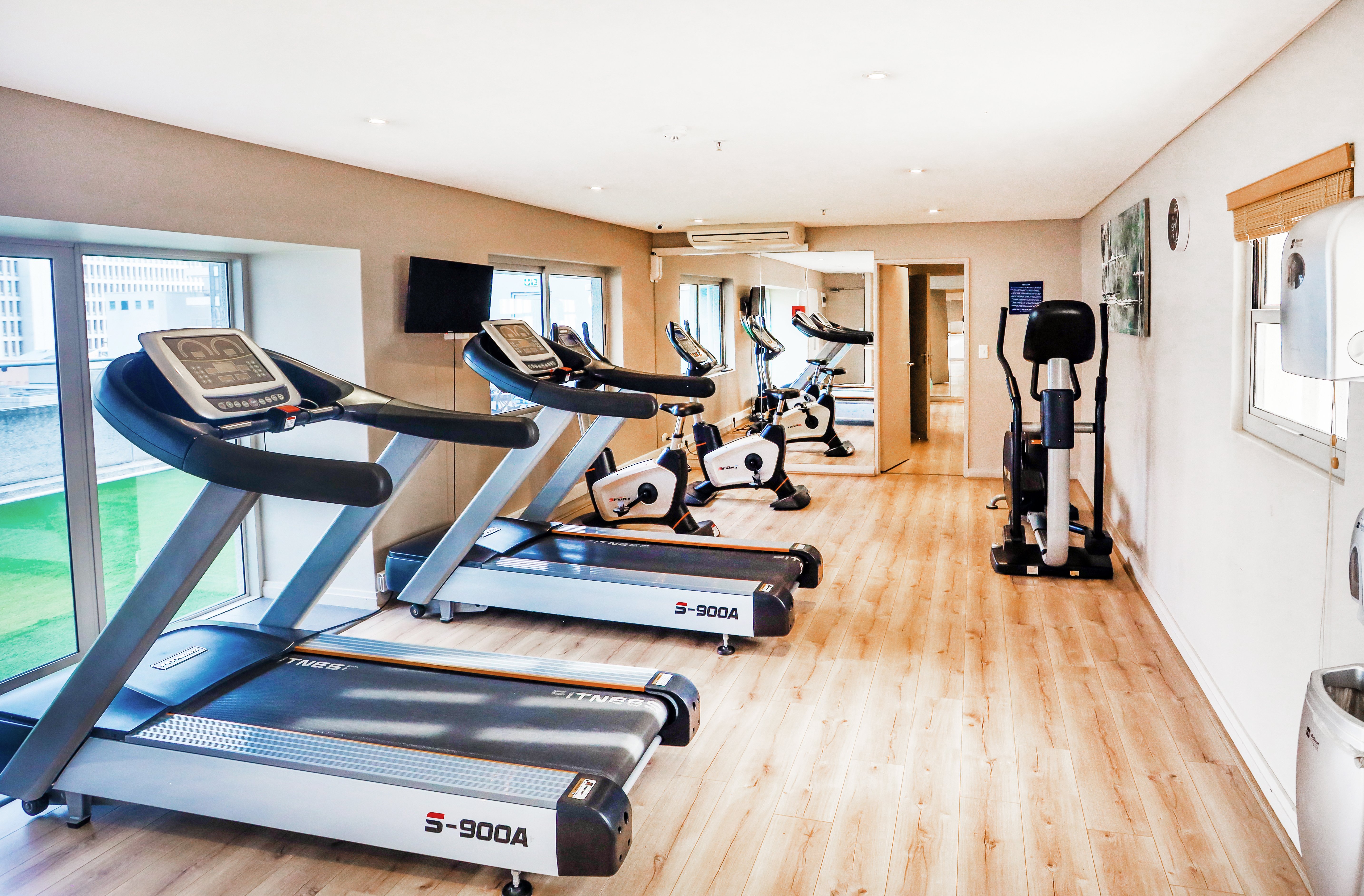 HOLIDAY INN EXPRESS CAPE TOWN CITY CENTRE 18/50