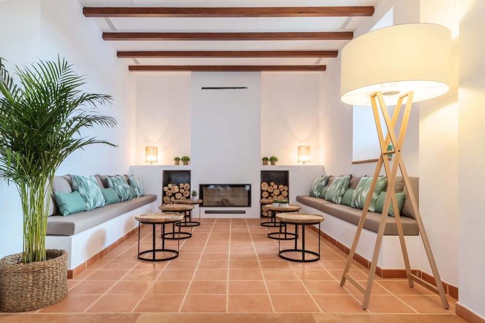 Hotel Rural Es Riquers 49/69