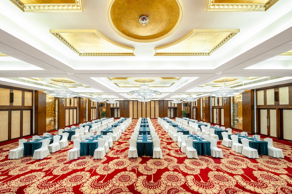 Dorsett Grand Chengdu 53/59