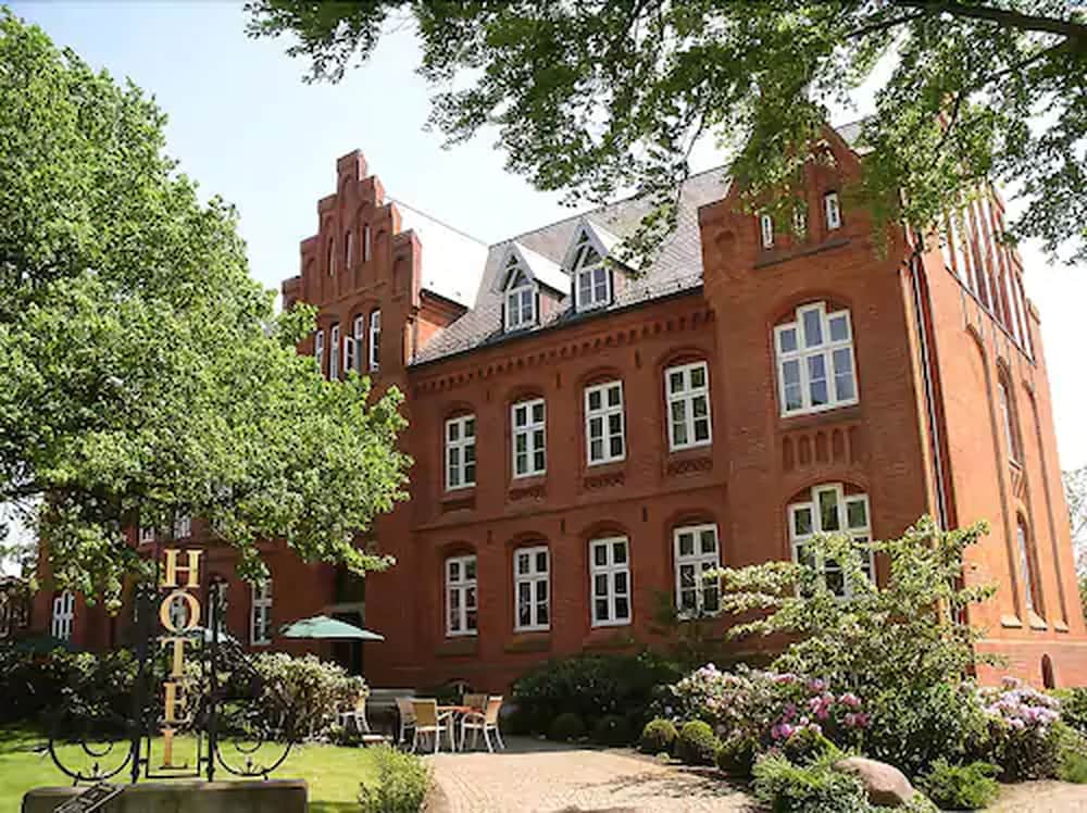 Geniesser Hotel Altes Gymnasium 3/50