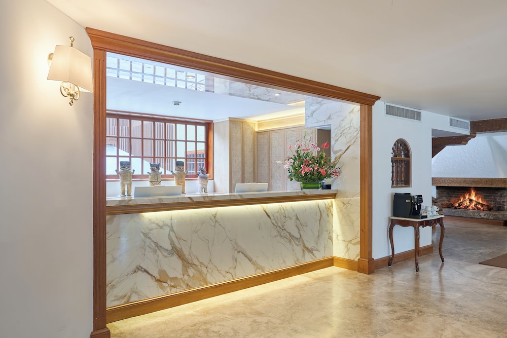 LA HACIENDA MIRAFLORES 7/50