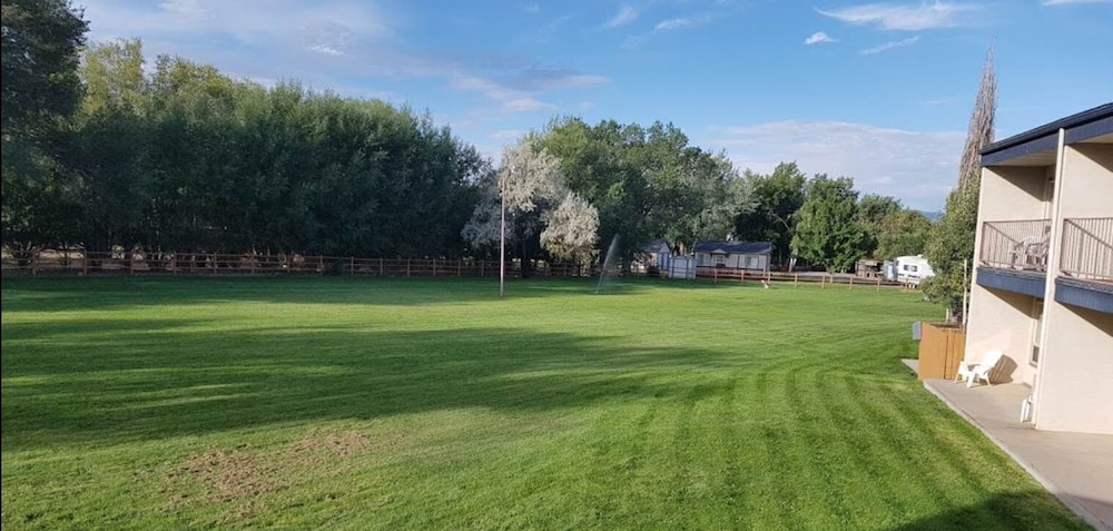Red Arrow Inn & Suites, a Travelodge by Wyndham 14/22