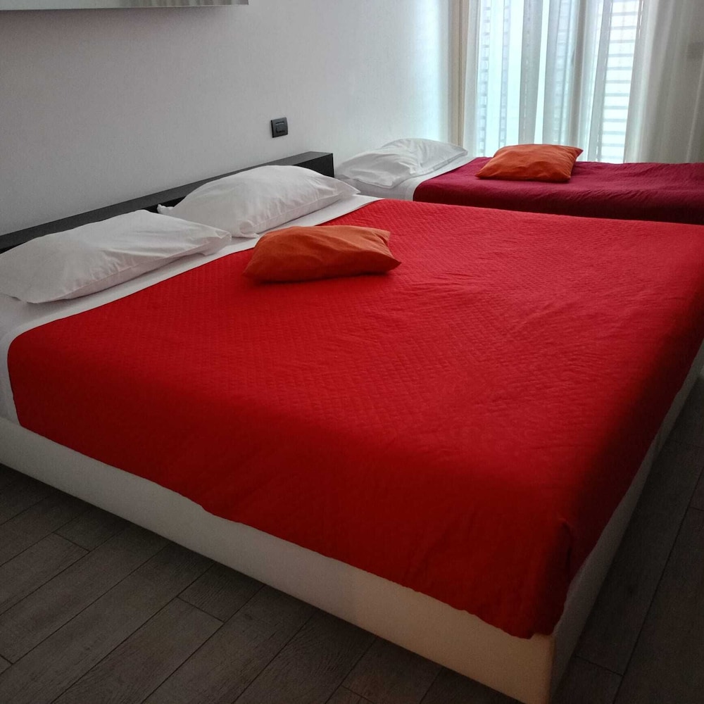 STANDARD, KING BED