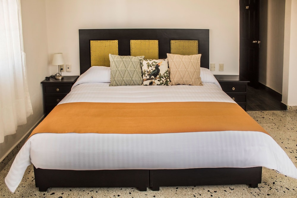 غرفة بسرير كينج