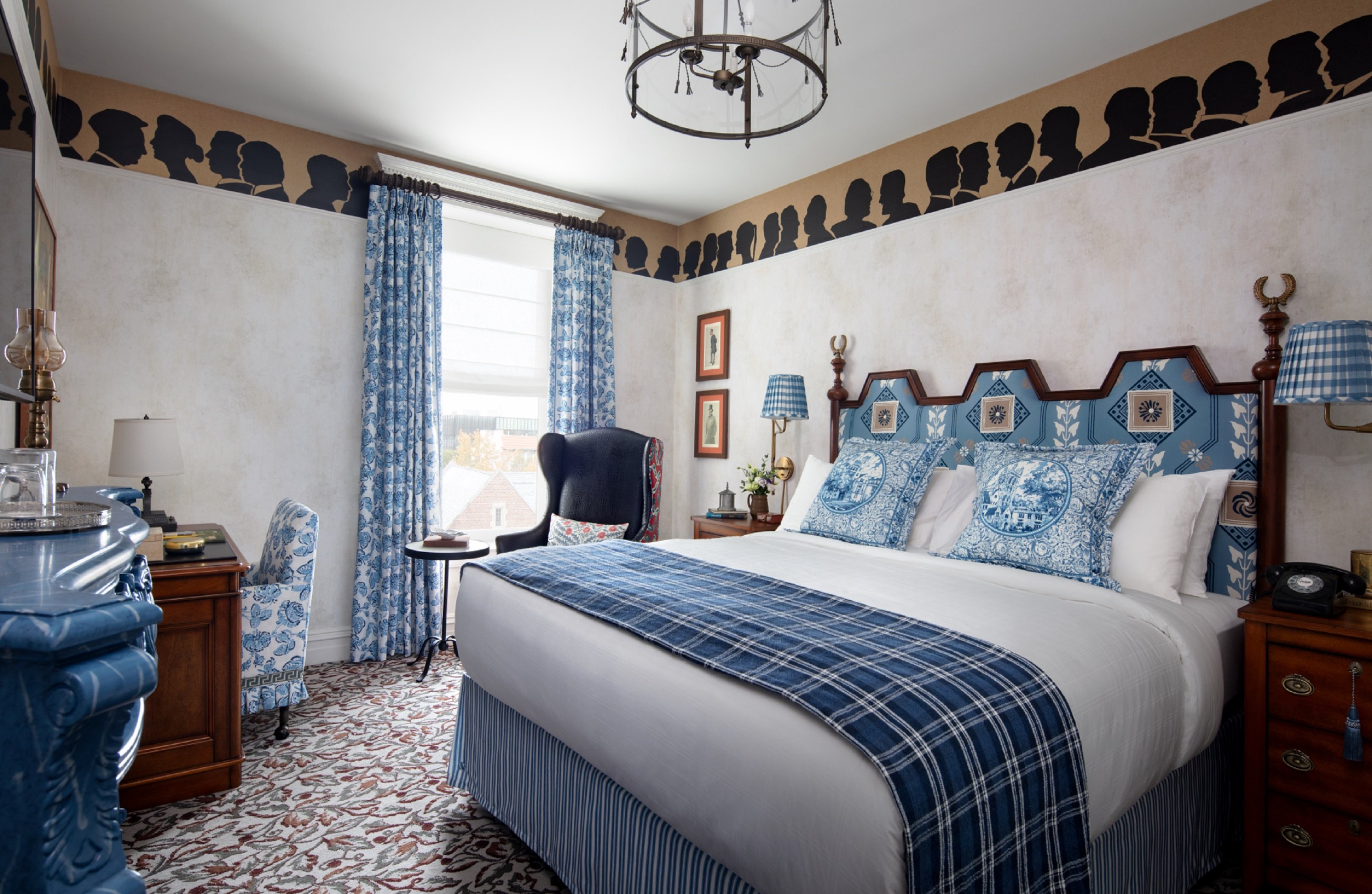 Graduate, King Bed, Accessible