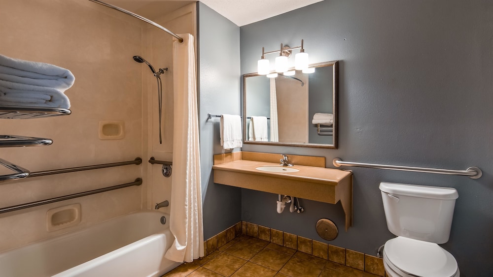 Best Western Plus Two Rivers Hotel & Suites 18/35