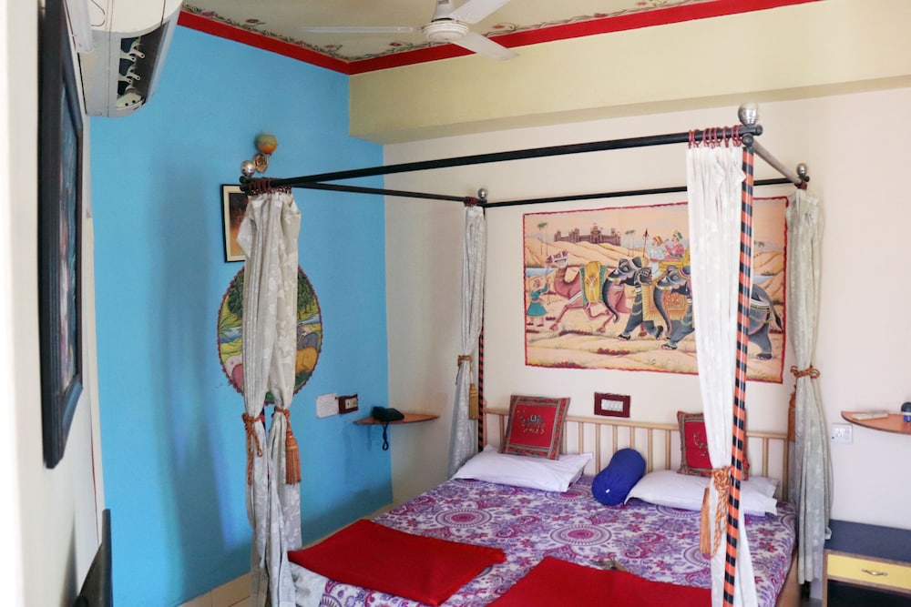 Govind Hotel 19/58
