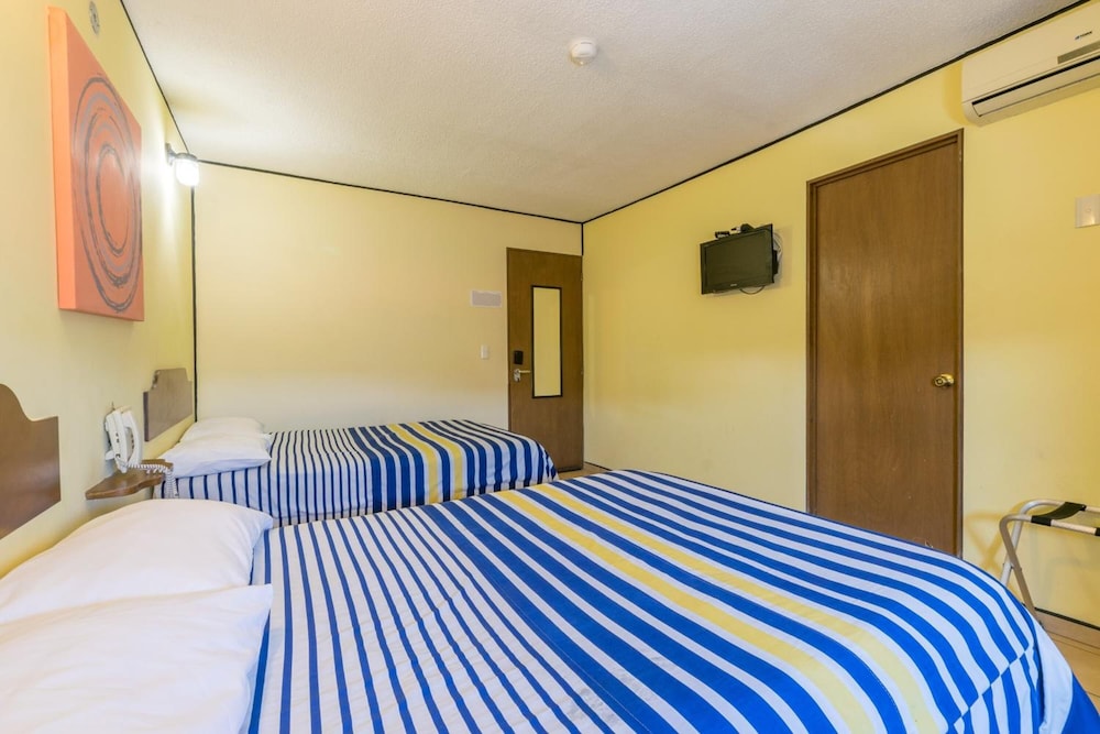 Hotel Mateos 1215 12/42