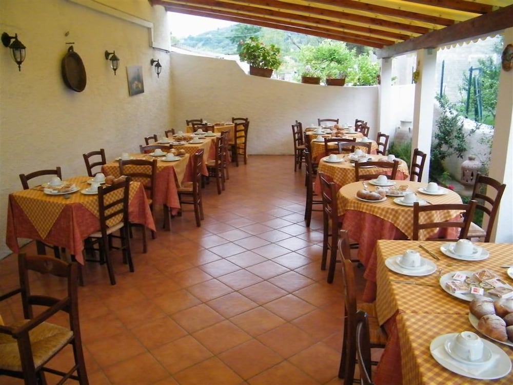 restaurant-cafeteria