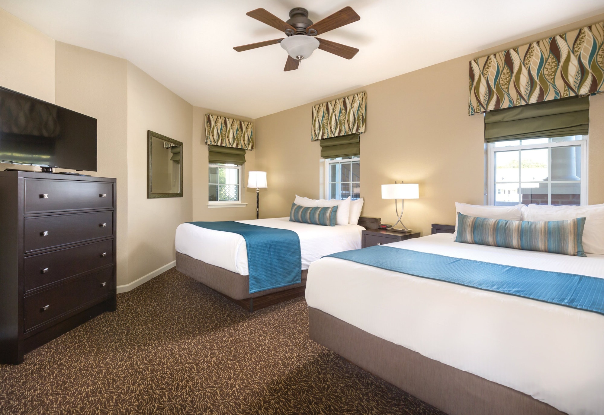 2 BEDROOMS, CONDO, DELUXE, KITCHEN