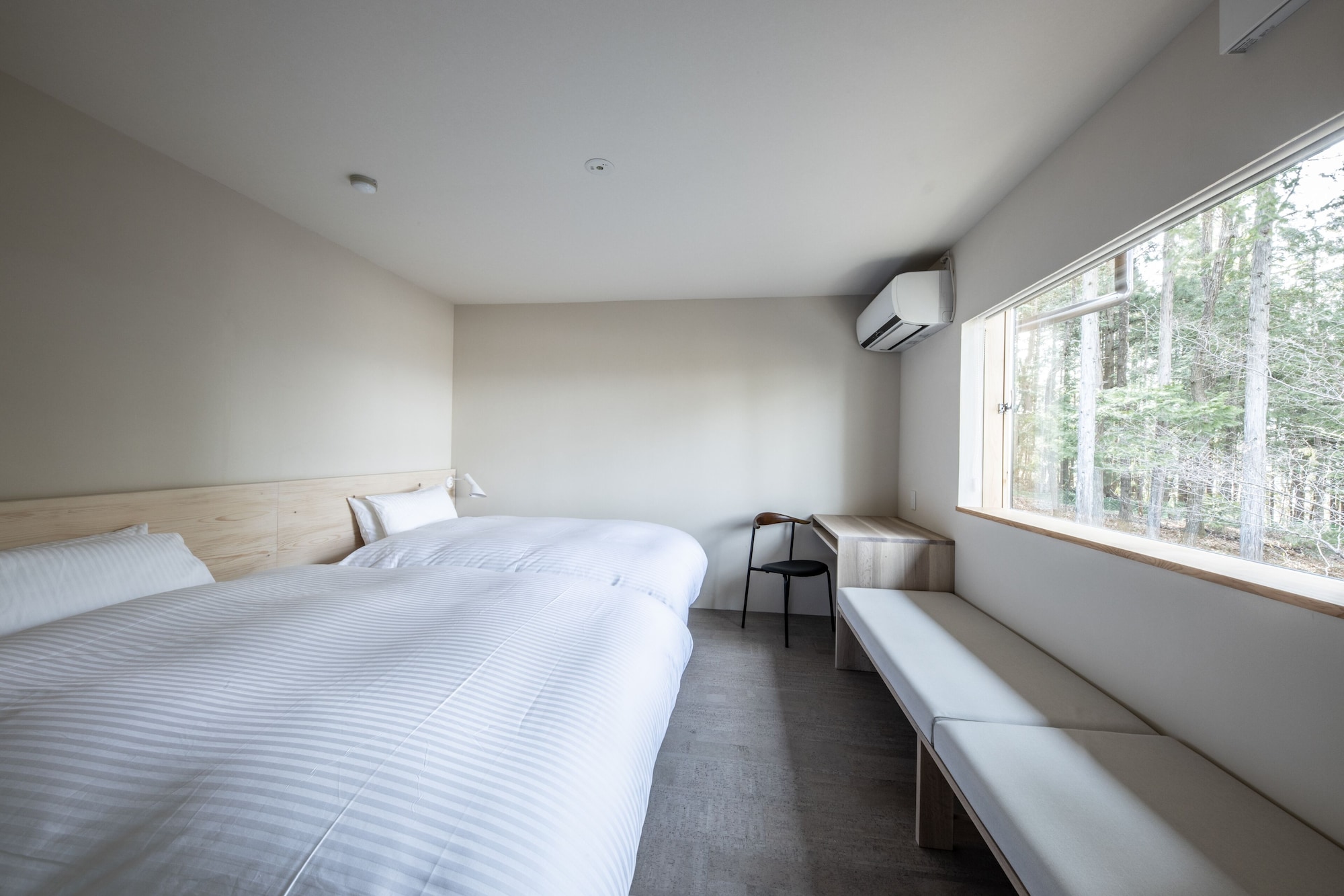 ROOM, TWIN BEDS, SHARED BATHROOM