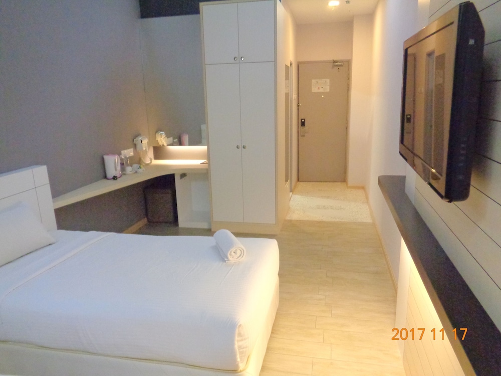 La Boss Hotel 5/56