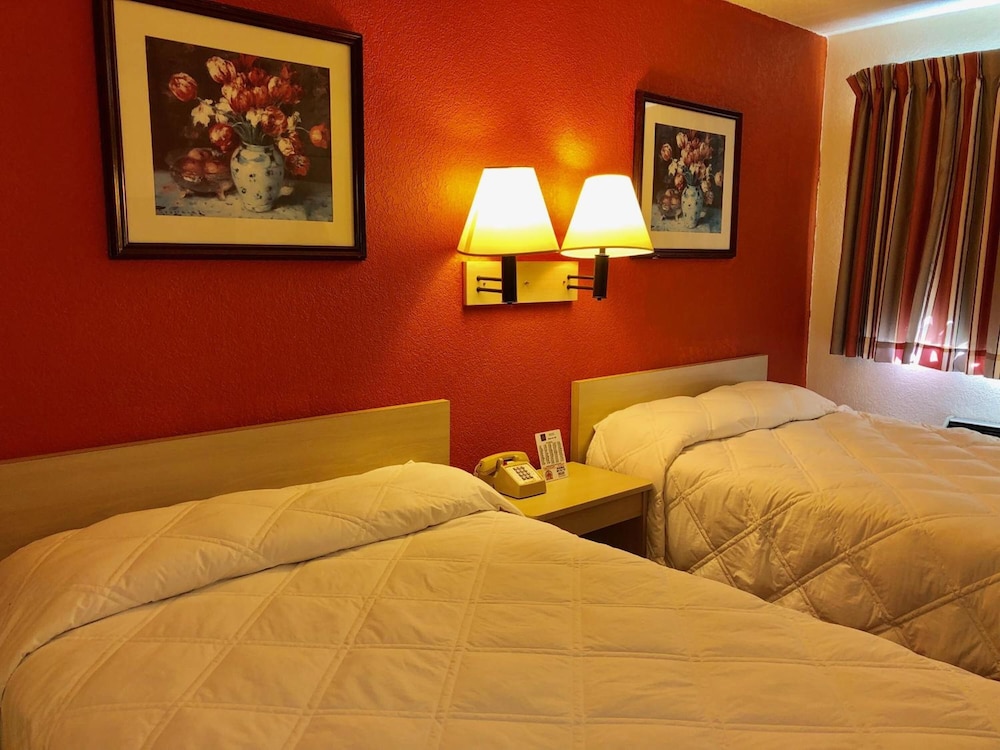 Americas Best Inns Moline 8/23