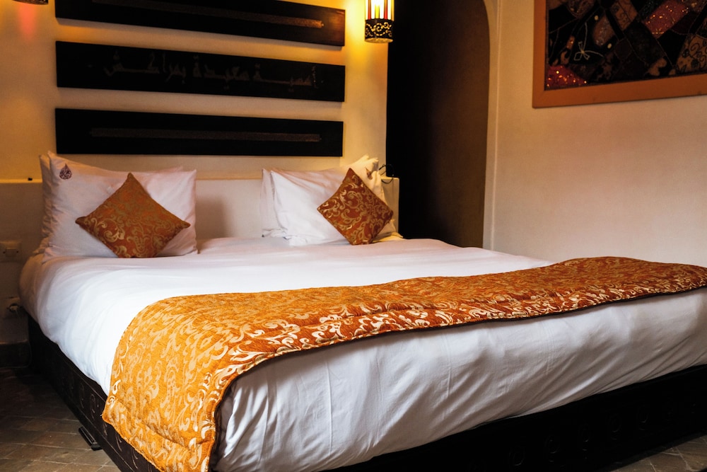 EXECUTIVE, SUITE