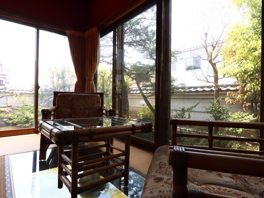 Karasawa Inn 9/63