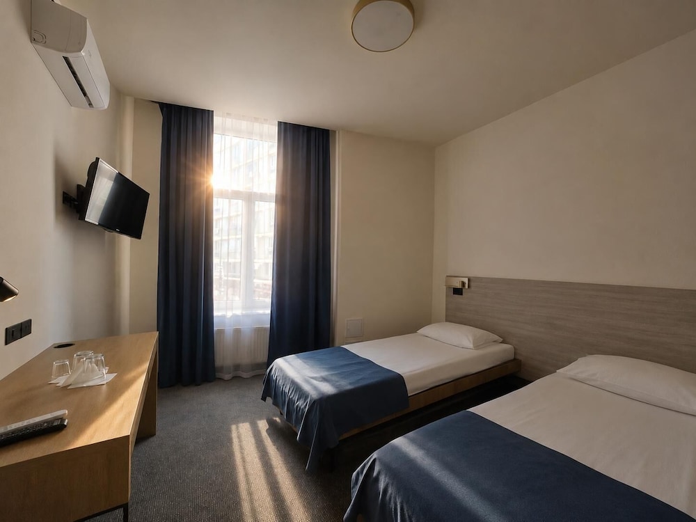 Astoria Hotel 16/50
