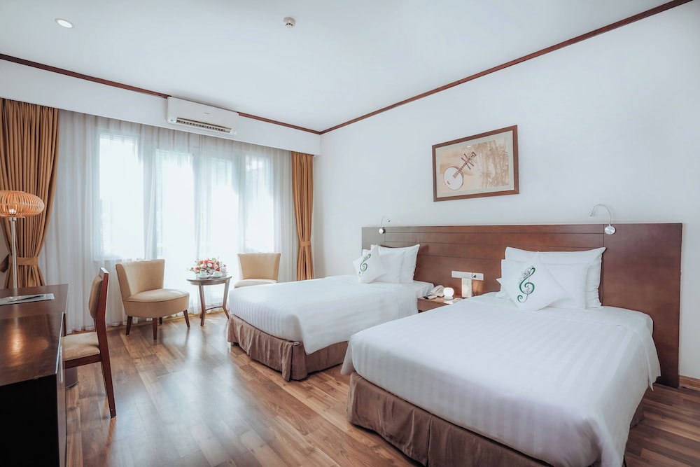 Deluxe, Twin Beds, Thang Long Opera 3/10