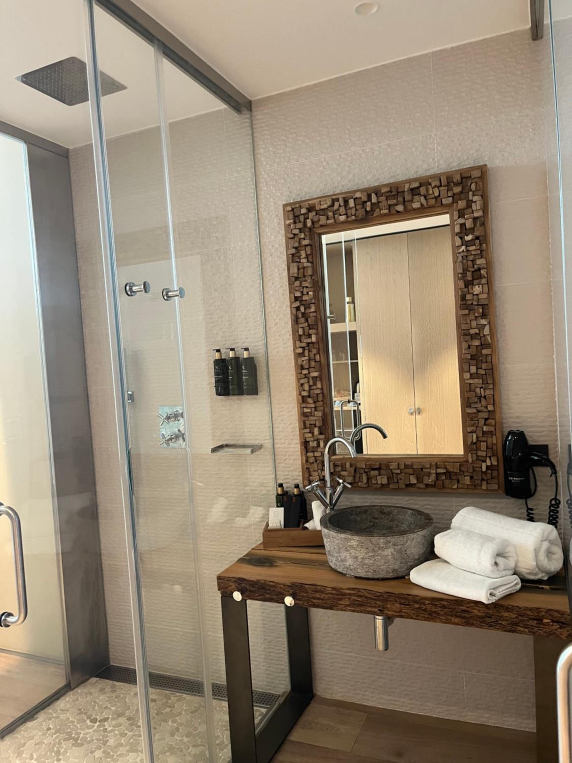 جناح جونيور، Hotel Tropical Gava Mar 4/6