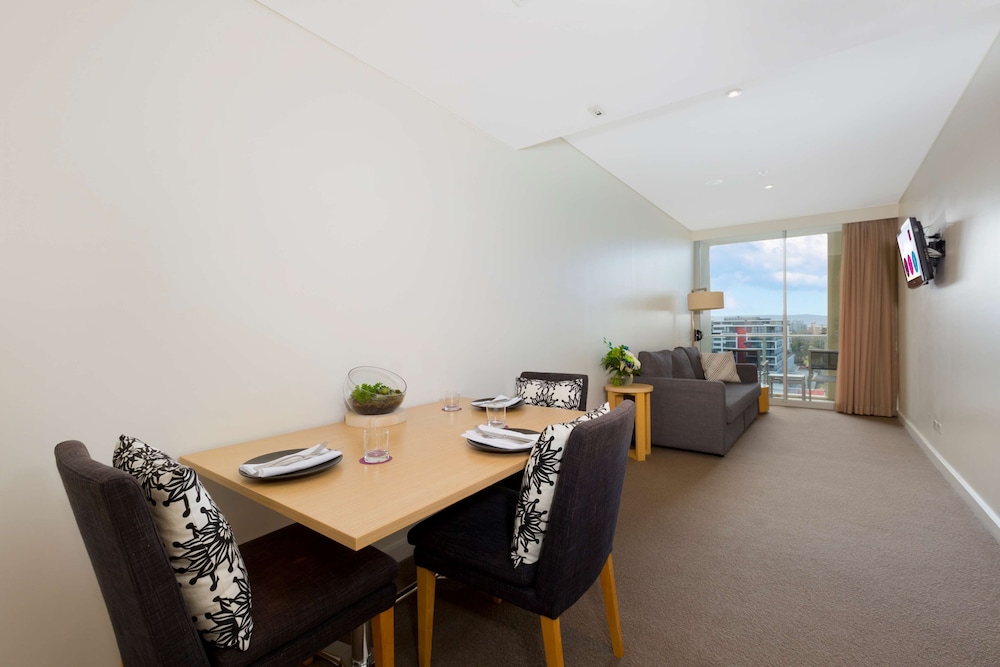 Sage Hotel Wollongong 61/75
