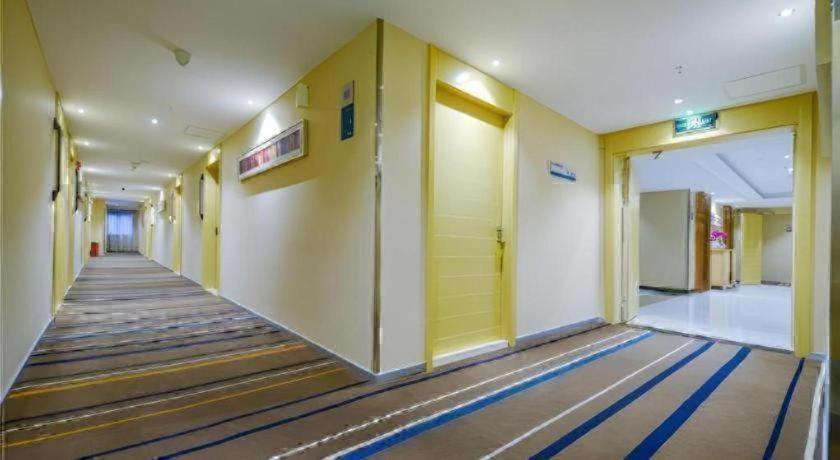 City Comfort Inn (Chongqing Yangjiaping Pedestrian Street Light Rail Station) 4/48