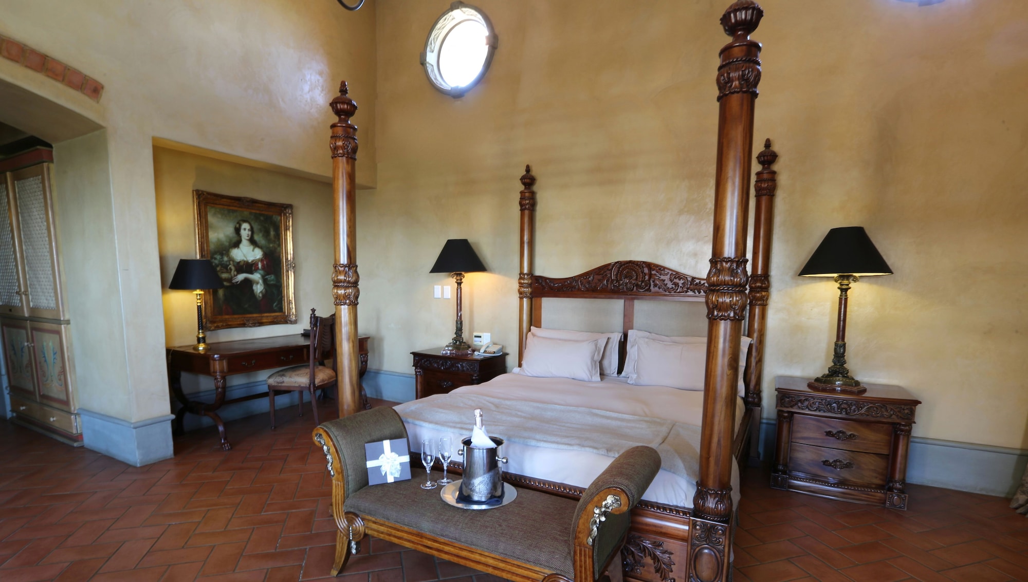PRESIDENTIAL, SUITE