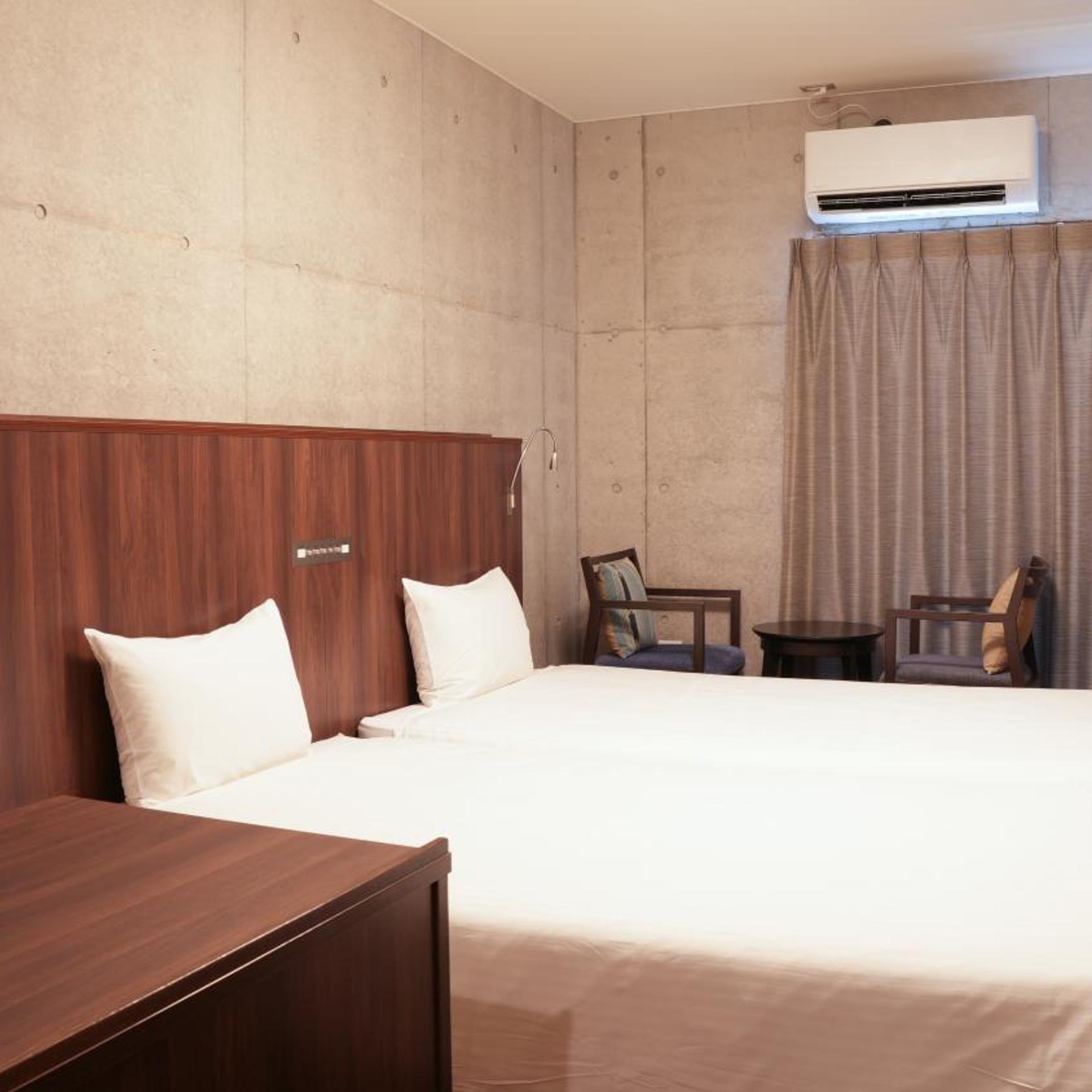 Adjoining, Condo, Twin Beds, Kitchen, Lounge Access